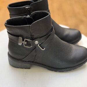 Black Croft&Barrow Ortholite Ankle Boots. 
Size 7.